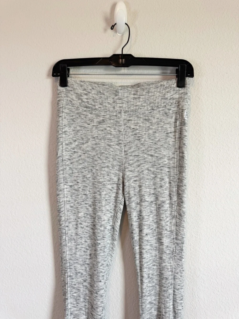 Free People Movement Gray Low and Flow Ruffle Ribbed Leggings Size Small - Picture 3 of 10